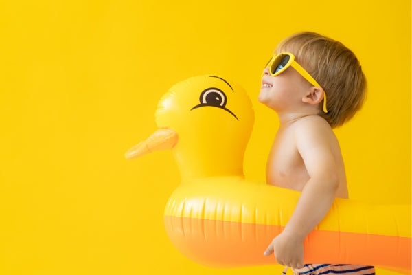 Here's How to Make Your Baby Fall in Love with Swimming